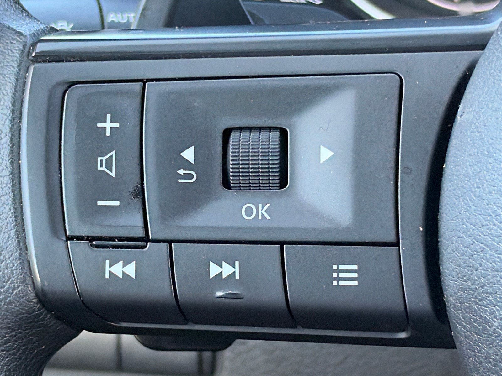 Used 2024 Nissan Rogue SV AWD/4WD image 27