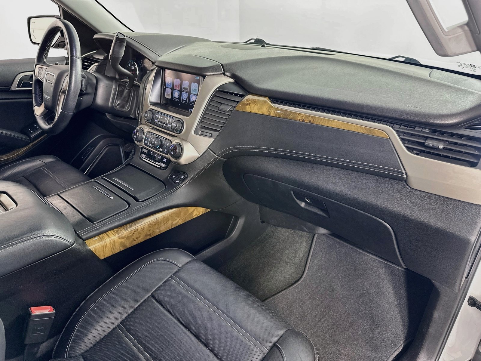 Used 2017 GMC Yukon Denali w/ Open Road Package RWD image 33