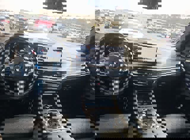 Used 2025 BMW X7 xDrive40i w/ M Sport Package image 4