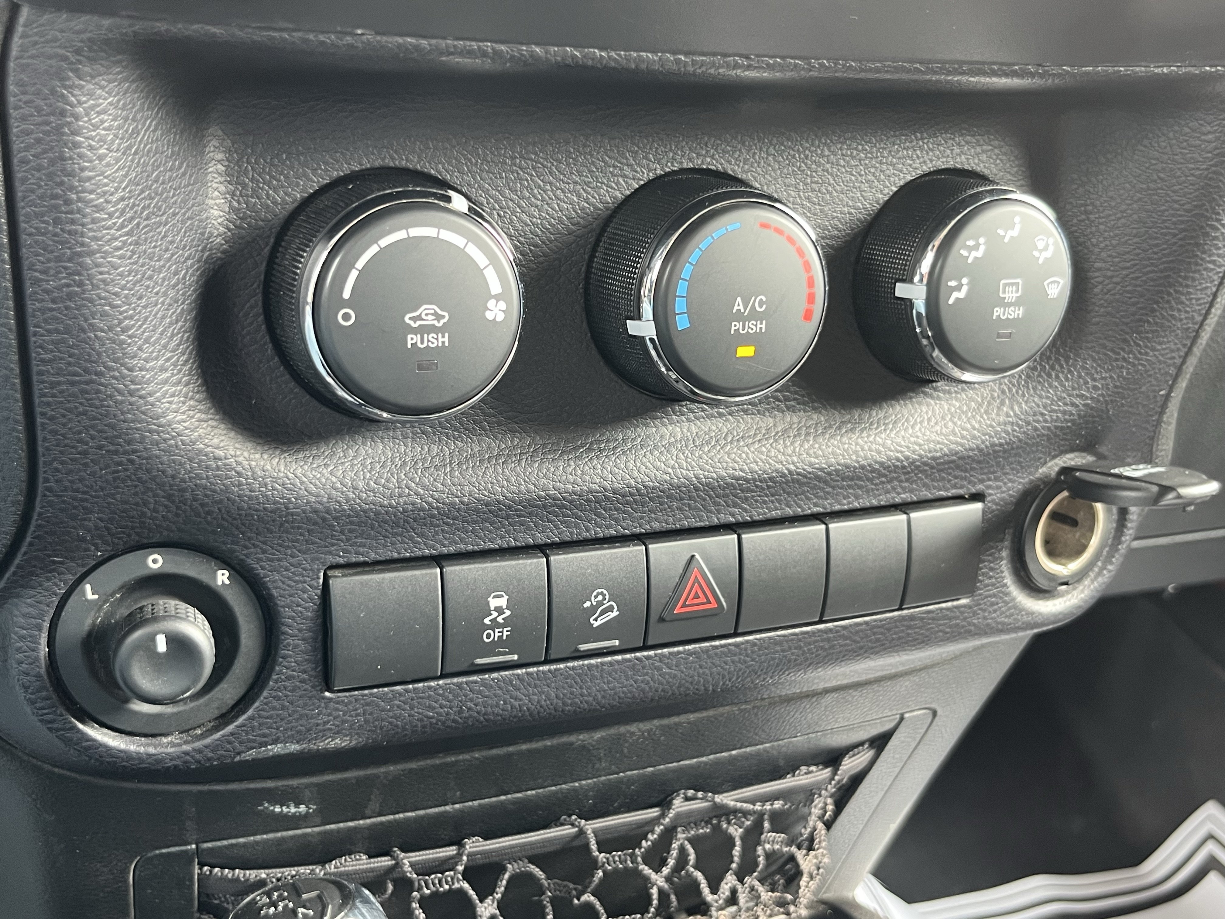 Used 2014 Jeep Wrangler Unlimited Sport w/ Quick Order Package 24S AWD/4WD image 29