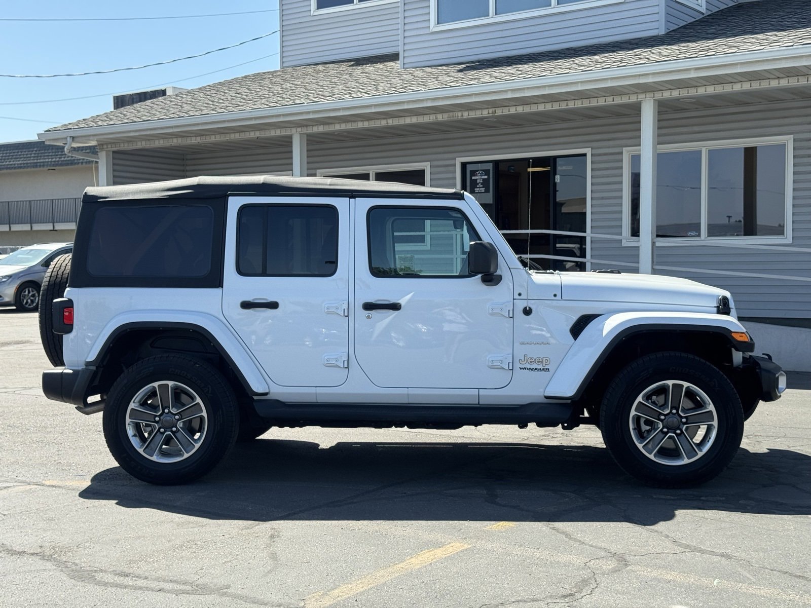 Used 2022 Jeep Wrangler Unlimited Sahara image 5