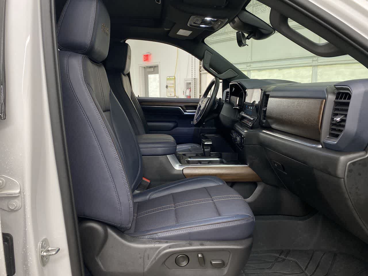 Used 2023 Chevrolet Silverado 1500 High Country w/ Technology Package AWD/4WD image 18