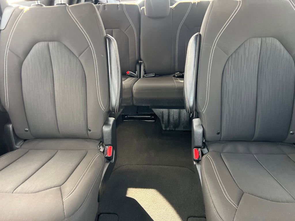 Used 2024 Chrysler Pacifica Touring image 20