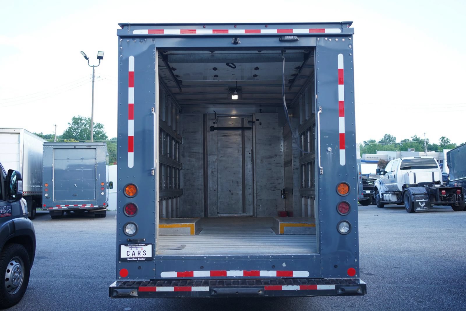 Used 2022 Ford Transit 350 DRW RWD image 10
