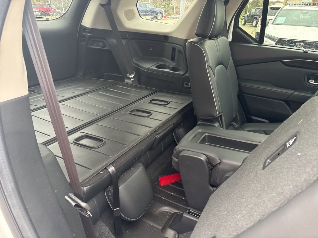 Certified 2025 Honda Pilot Elite image 38