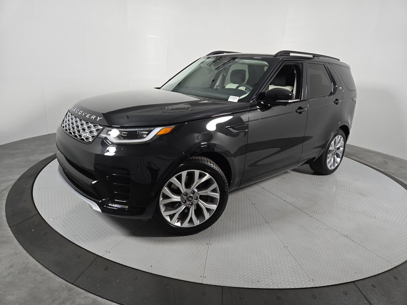 New 2026 Land Rover Discovery Limited Edition AWD/4WD image 1