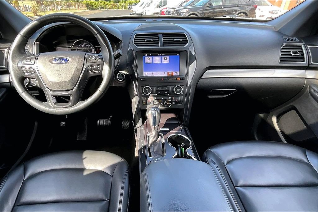 Used 2019 Ford Explorer XLT w/ Equipment Group 202A AWD/4WD image 14