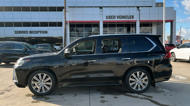 Used 2017 Lexus LX 570 4WD w/ Luxury Package image 3