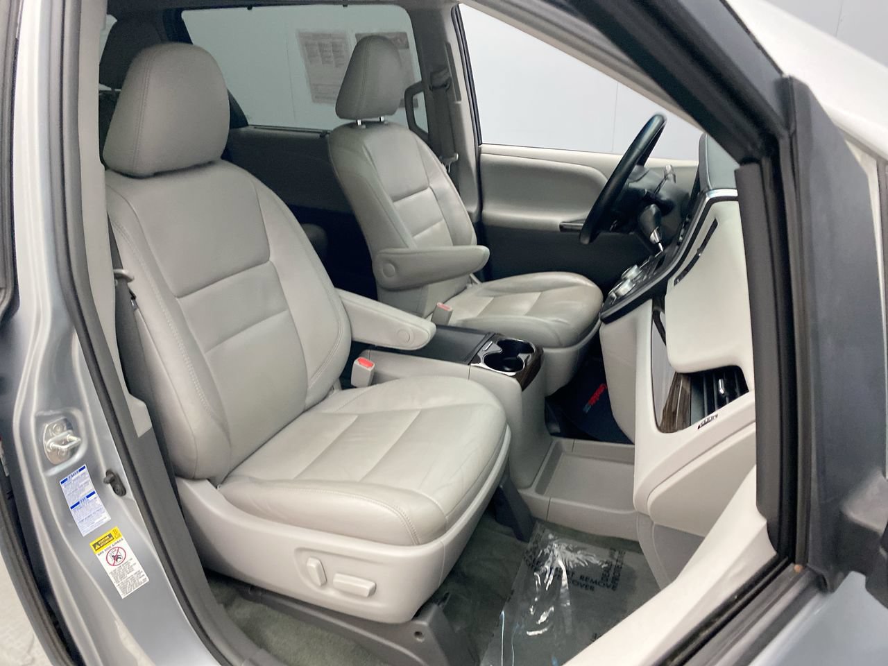 Used 2015 Toyota Sienna XLE w/ XLE Navigation Package AWD/4WD image 23