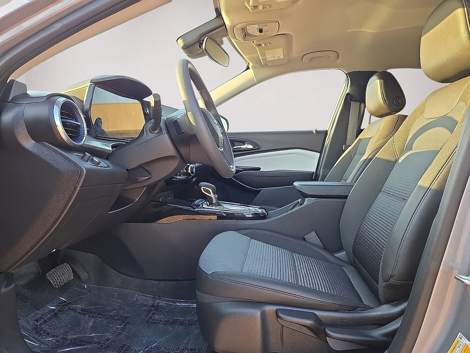Used 2026 Chevrolet Trax LT FWD image 23