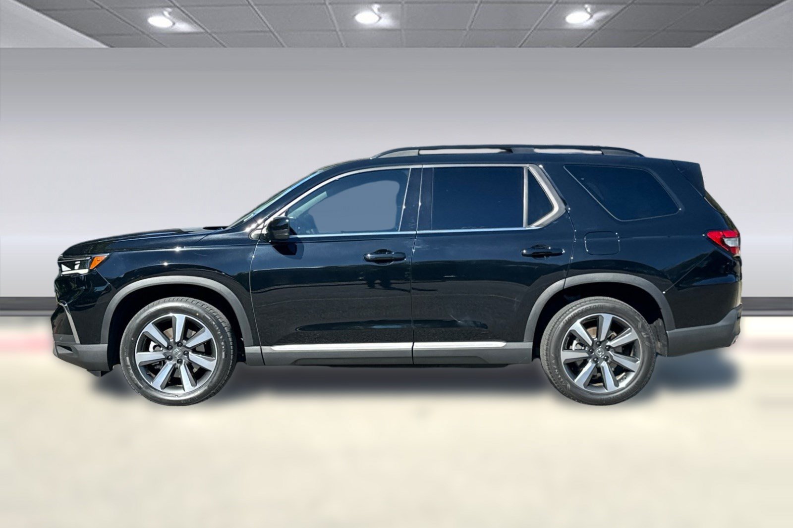 Used 2024 Honda Pilot Touring image 2