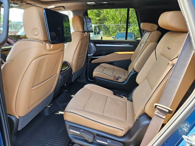 New 2026 Cadillac Escalade Luxury w/ LPO, Radiant Package AWD/4WD image 10