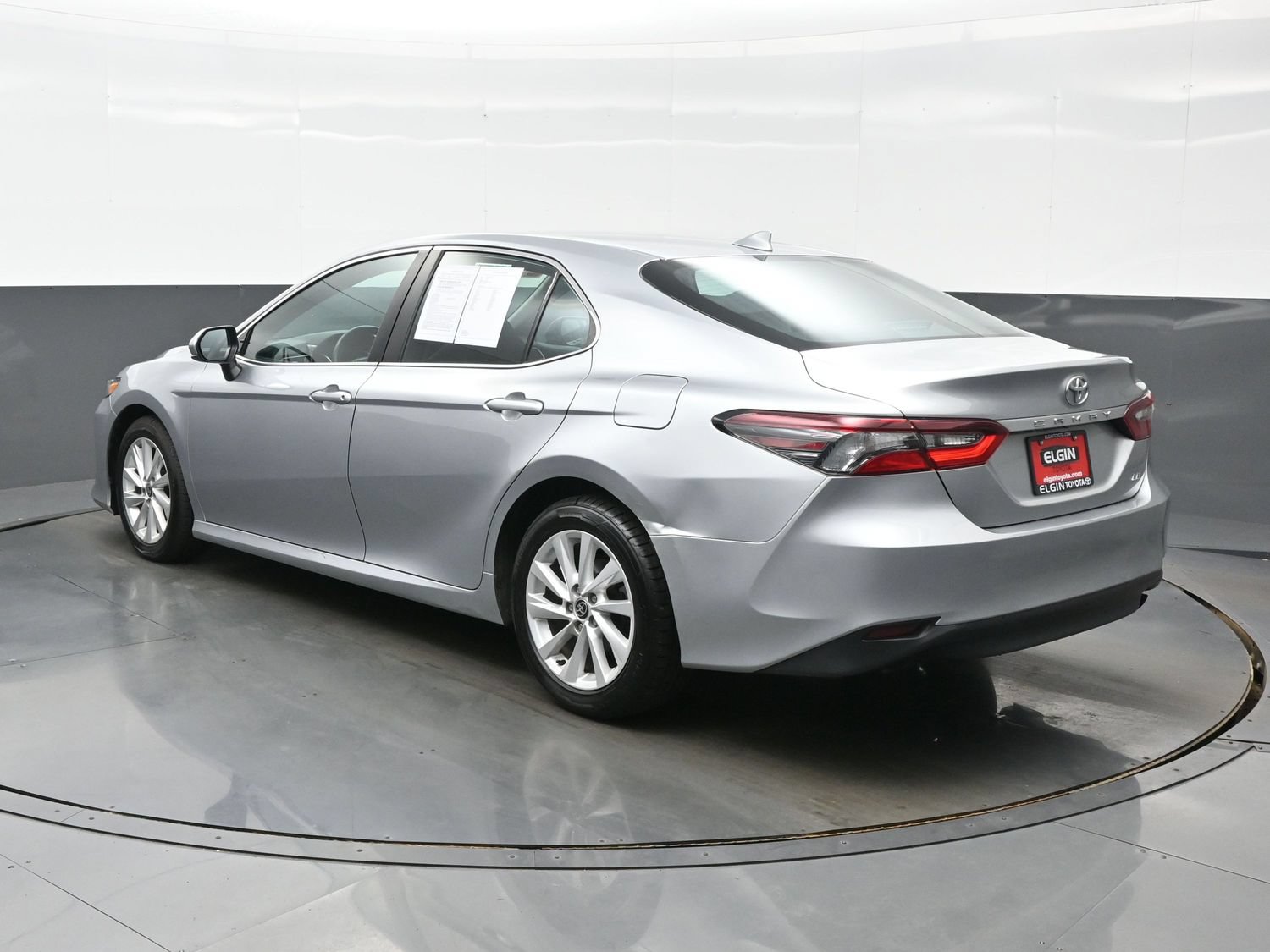Used 2022 Toyota Camry LE FWD image 4