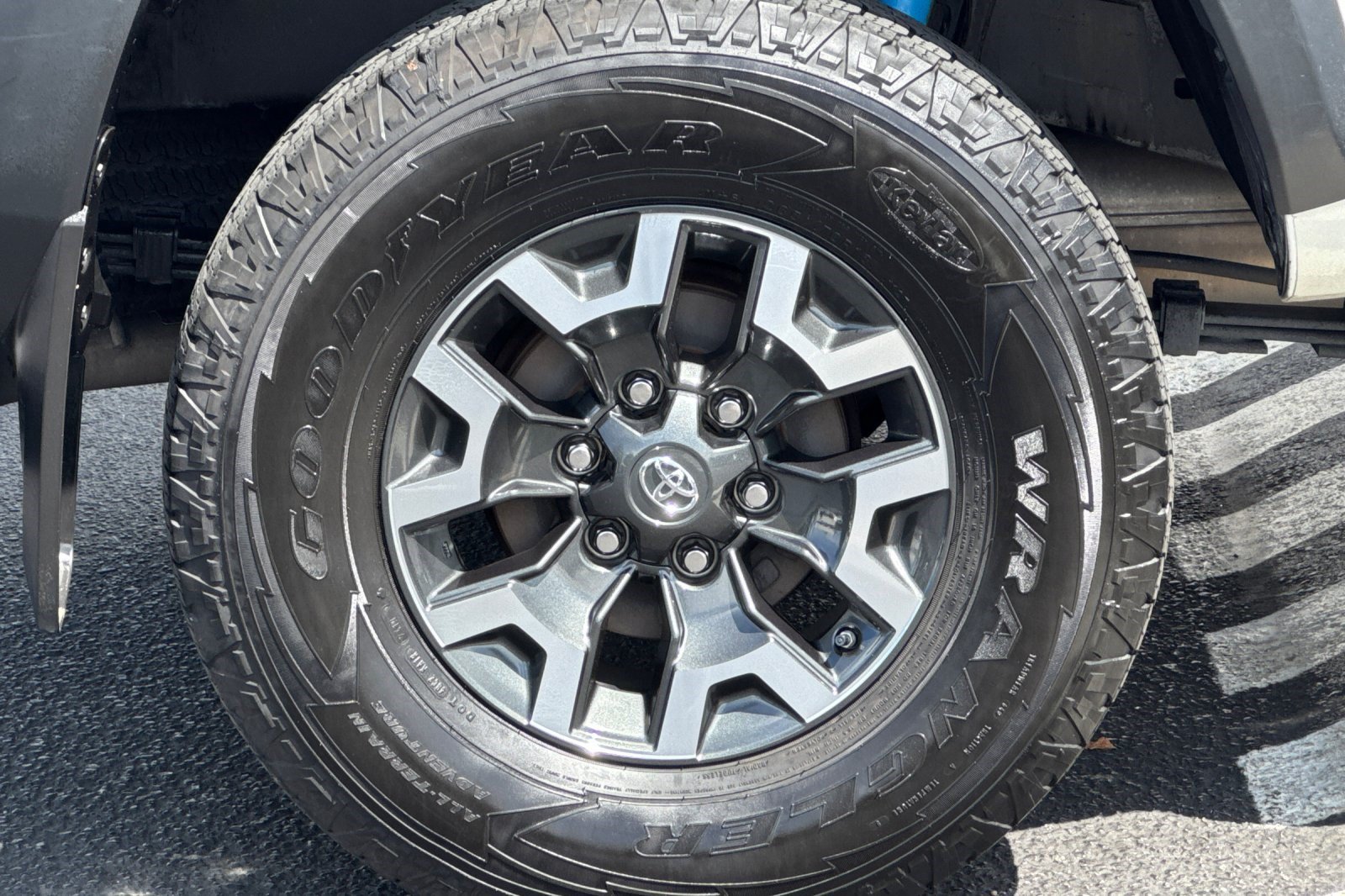 Used 2019 Toyota Tacoma TRD Off-Road w/ Technology Package AWD/4WD image 12