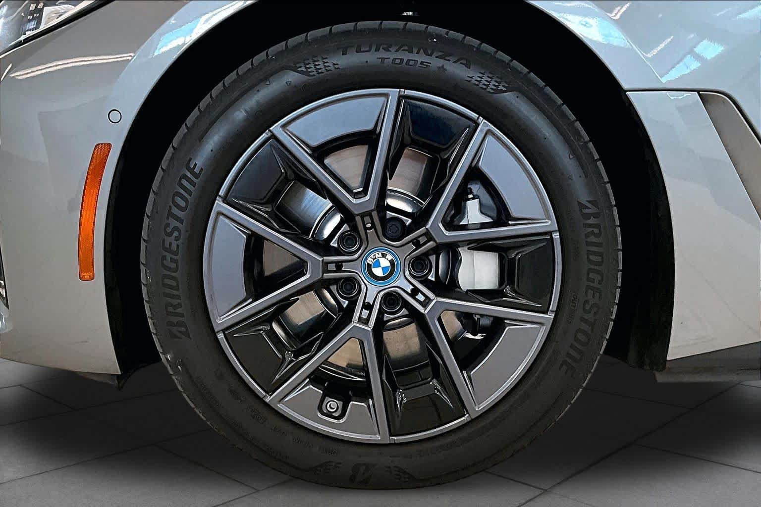 Used 2023 BMW i4 eDrive40 RWD image 10