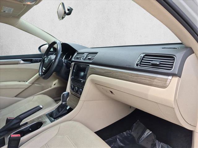 Used 2017 Volkswagen Passat 1.8T SE FWD image 18