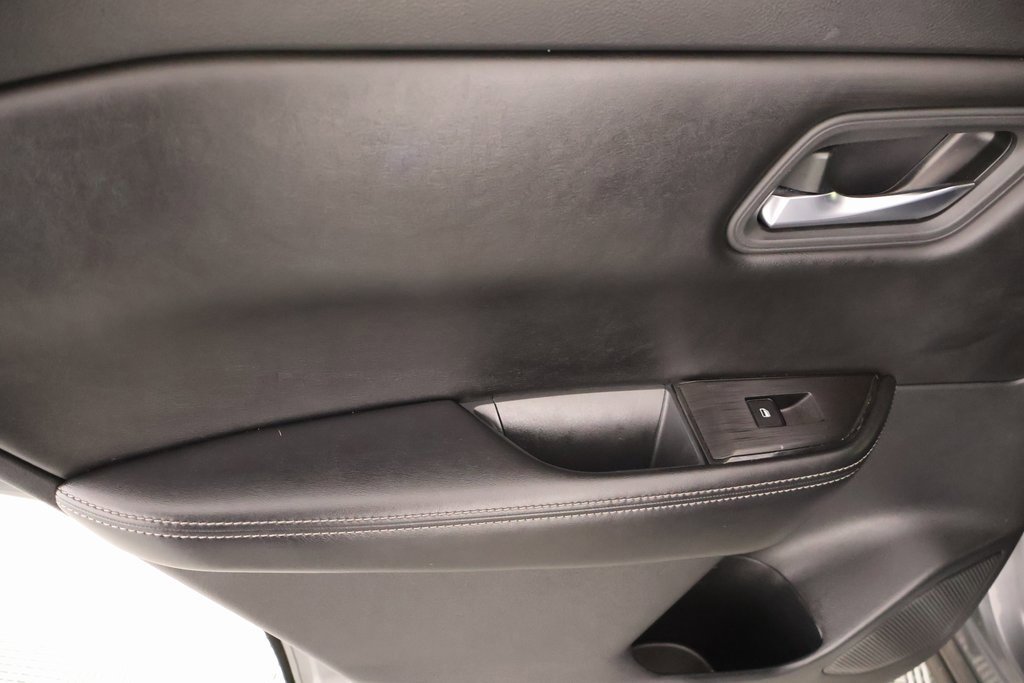 Used 2024 Nissan Rogue SV image 15