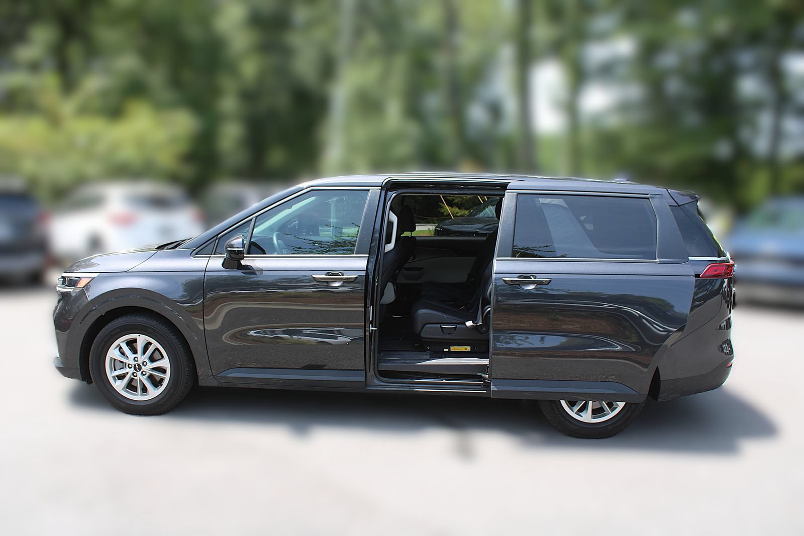 Used 2024 Kia Carnival LX FWD image 6