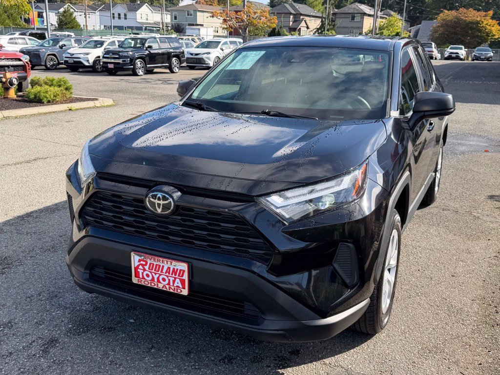 Certified 2025 Toyota RAV4 LE AWD/4WD image 4