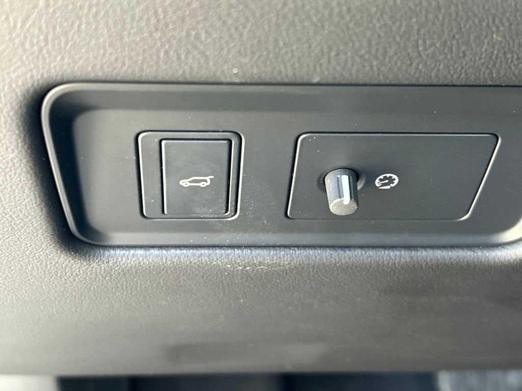 Used 2024 Jaguar F-PACE R-Dynamic S image 30