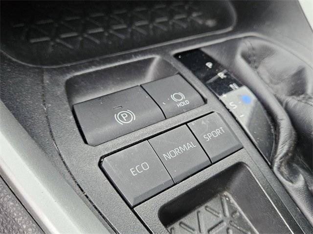 Used 2019 Toyota RAV4 LE image 22