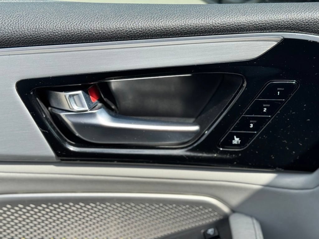 Used 2023 Acura MDX w/ Technology Package AWD/4WD image 25