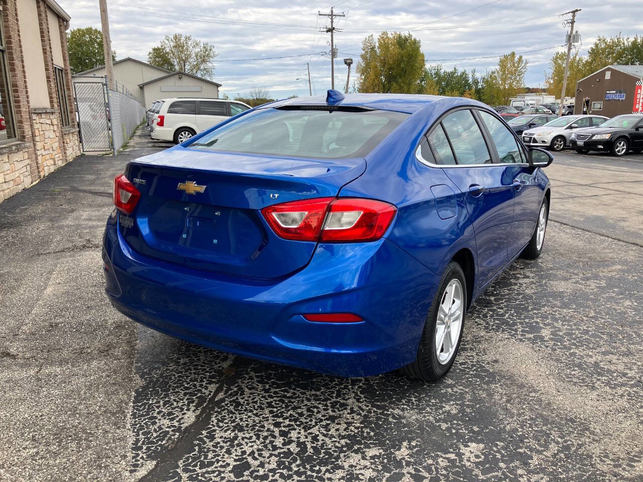 Used 2017 Chevrolet Cruze LT w/ Convenience Package image 3