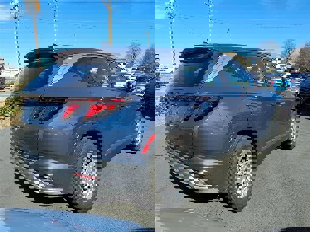 Used 2025 Hyundai Tucson SE image 25