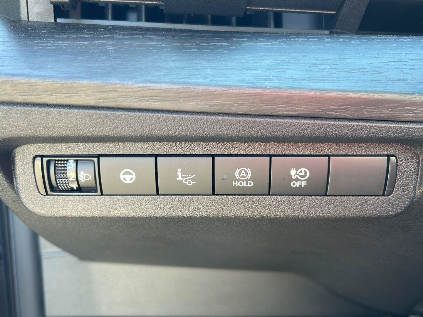 Used 2023 Nissan Ariya AWD image 12
