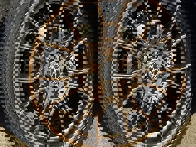 Used 2023 Toyota Camry SE image 9