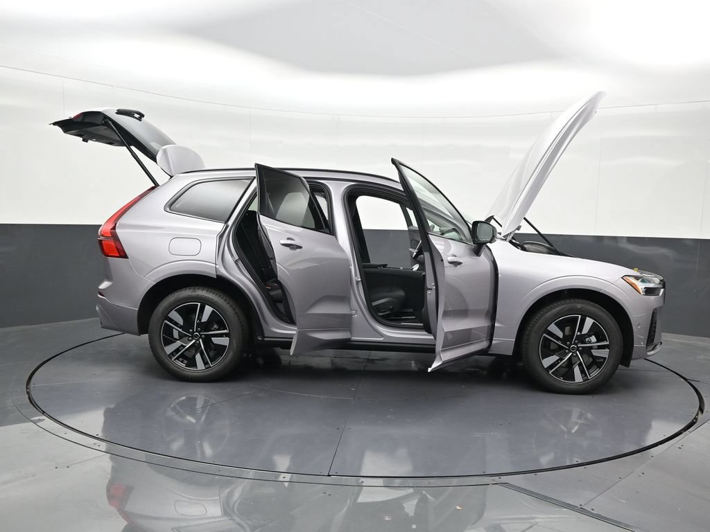 New 2026 Volvo XC60 B5 Plus AWD/4WD image 30