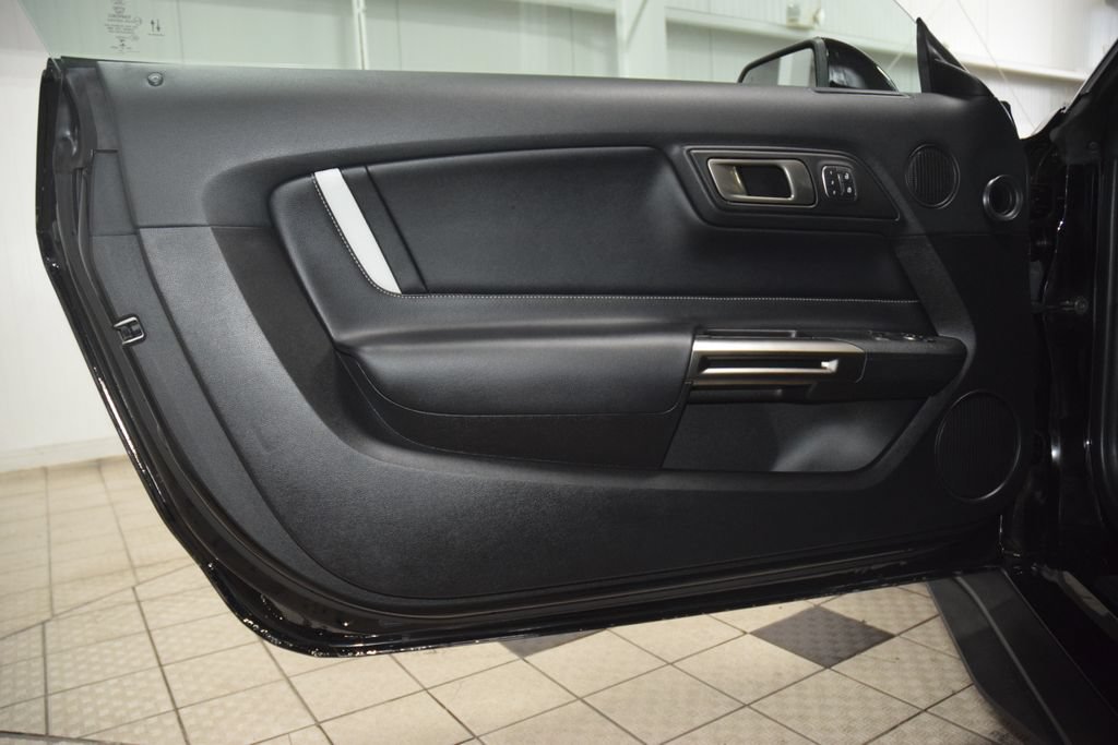 Used 2021 Ford Mustang Shelby GT500 w/ Technology Package RWD image 44