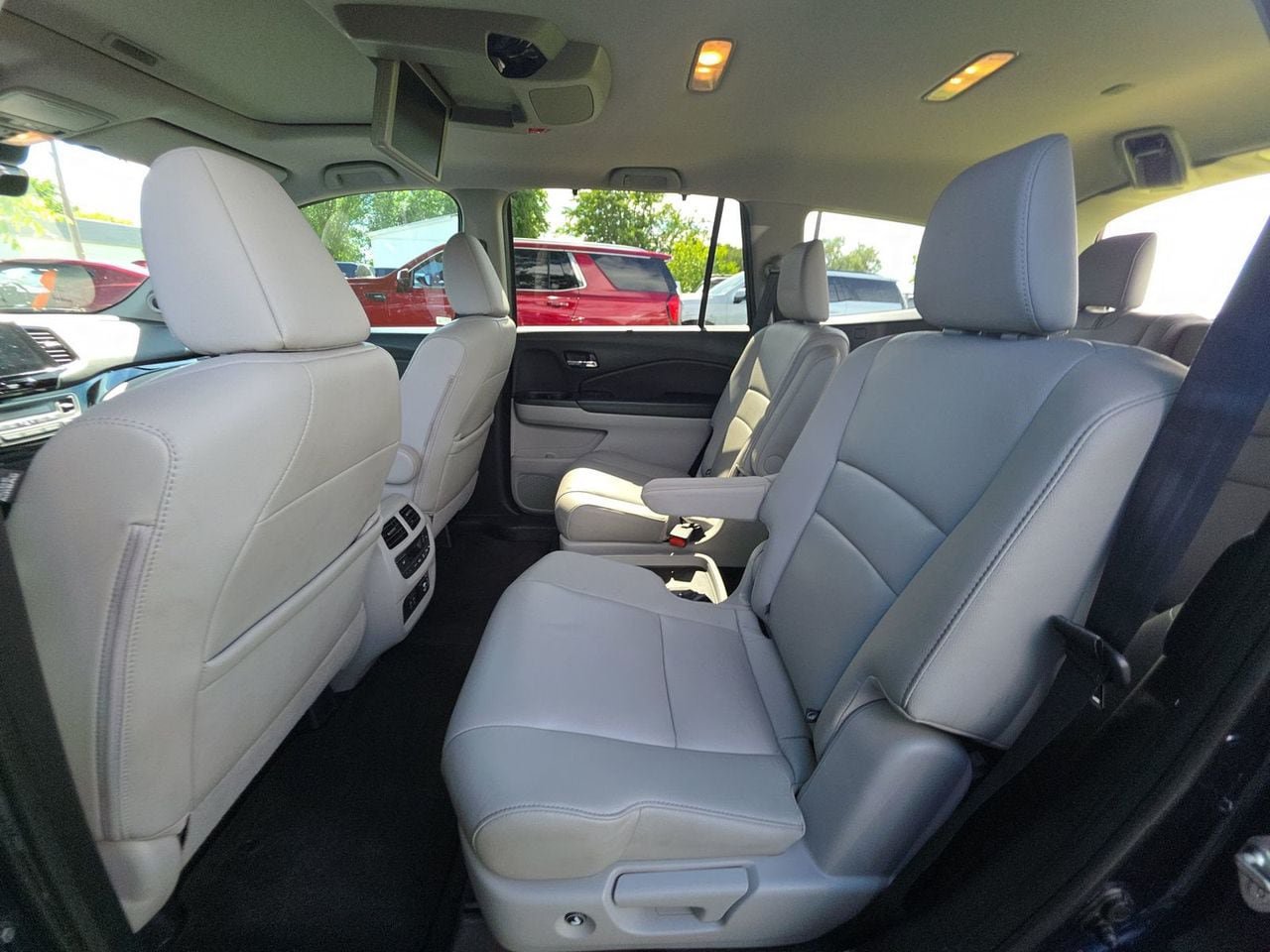Used 2019 Honda Pilot Touring image 8