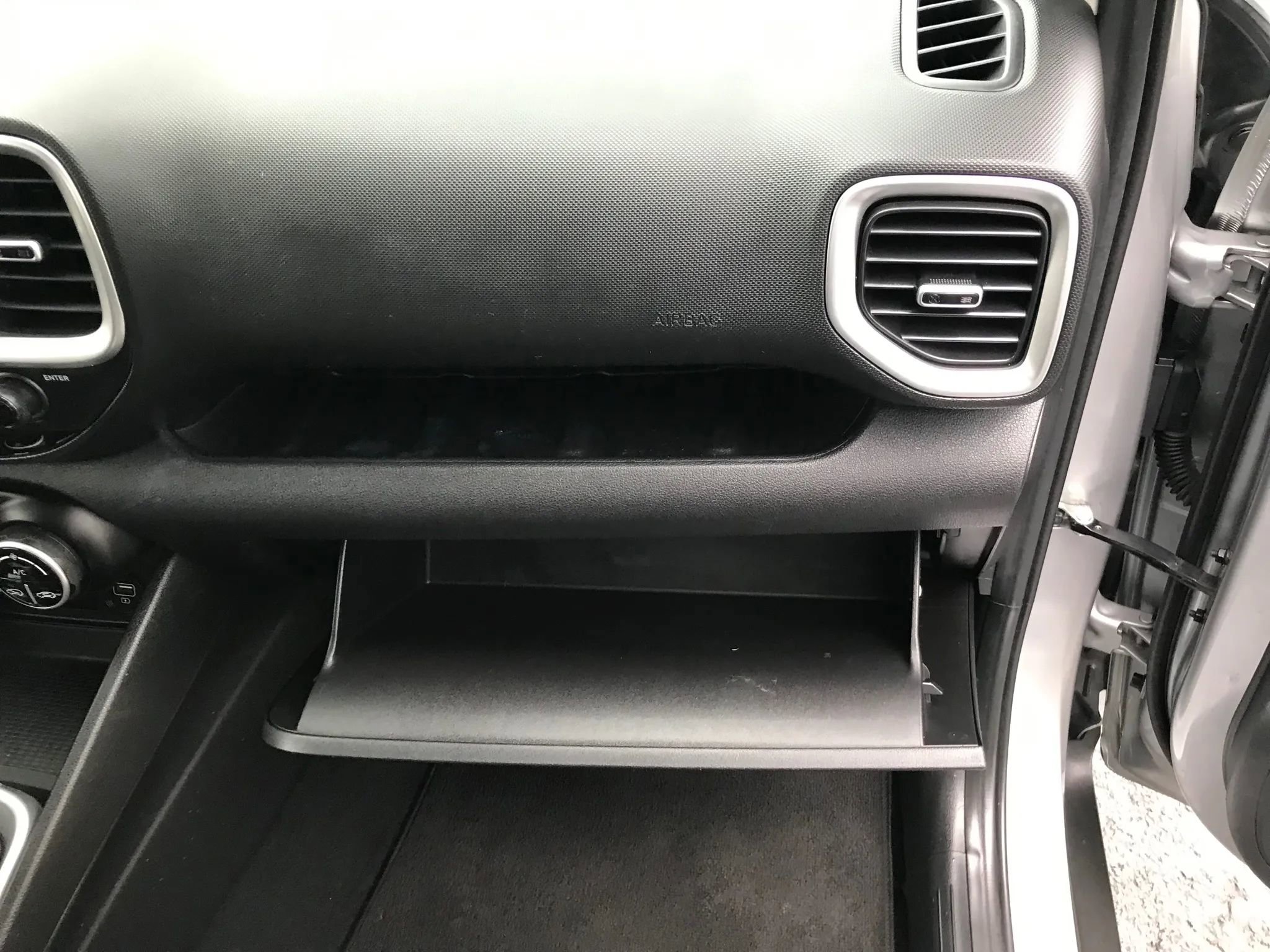 Used 2020 Hyundai Venue SEL w/ Convenience Package image 40