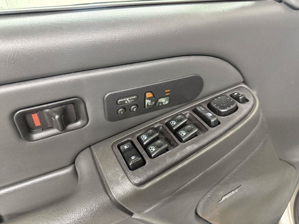 Used 2004 Chevrolet Silverado 2500 LT w/ Skid Plate Package AWD/4WD image 21