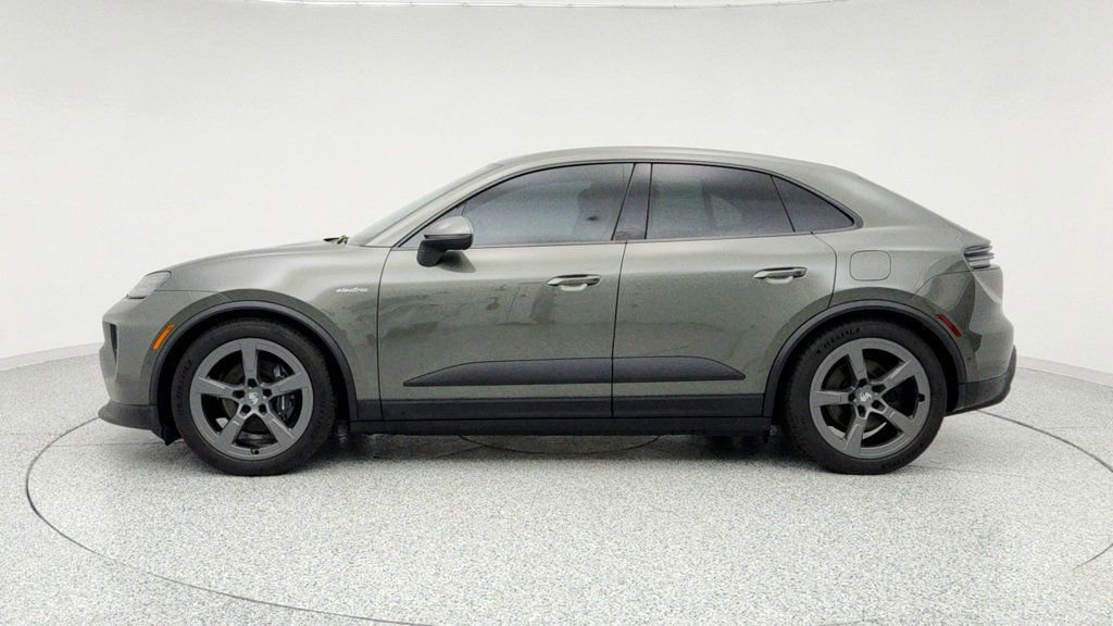 Used 2025 Porsche Macan Electric w/ Premium Package image 8