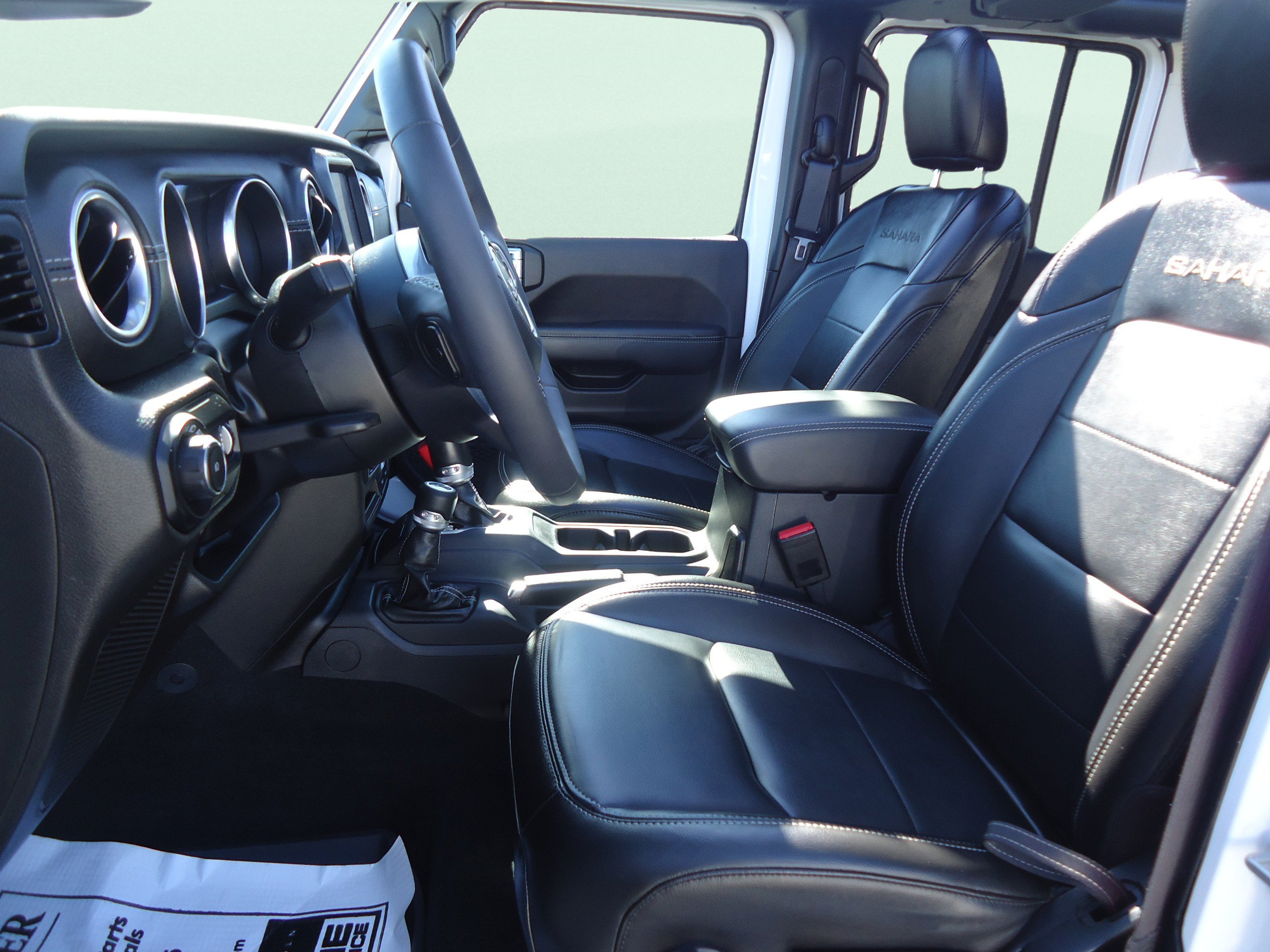 Used 2023 Jeep Wrangler Unlimited Sahara w/ LED Lighting Group AWD/4WD image 23
