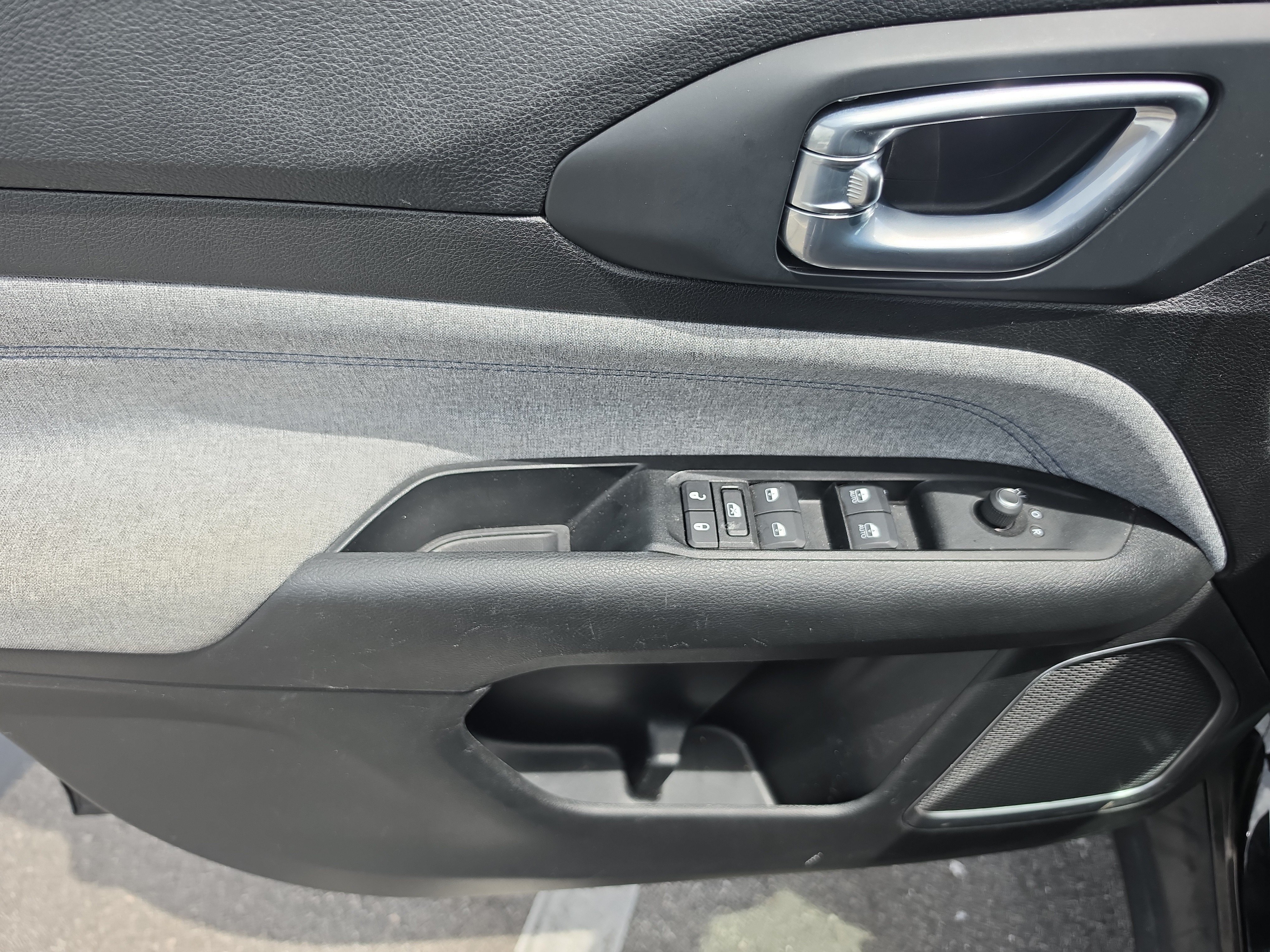 Used 2022 Jeep Compass Latitude FWD image 16
