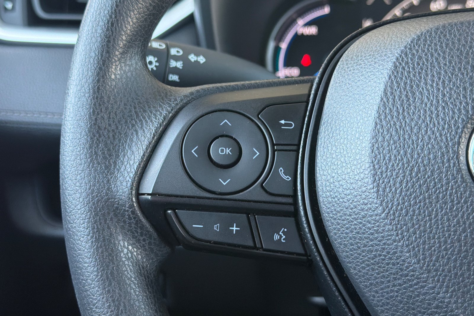 Used 2024 Toyota RAV4 LE AWD/4WD image 29