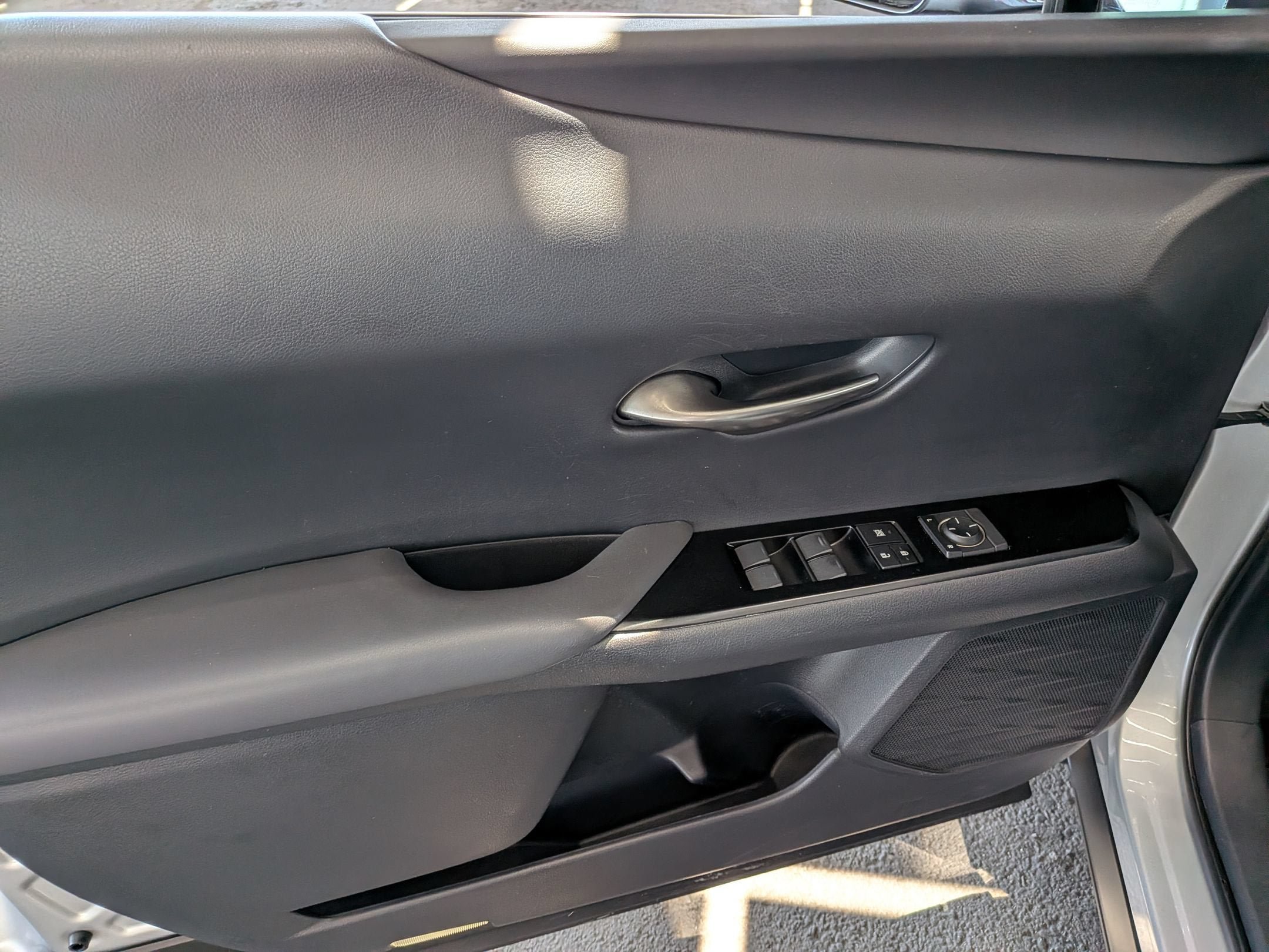Used 2020 Lexus UX 200 w/ Accessory Package FWD image 8