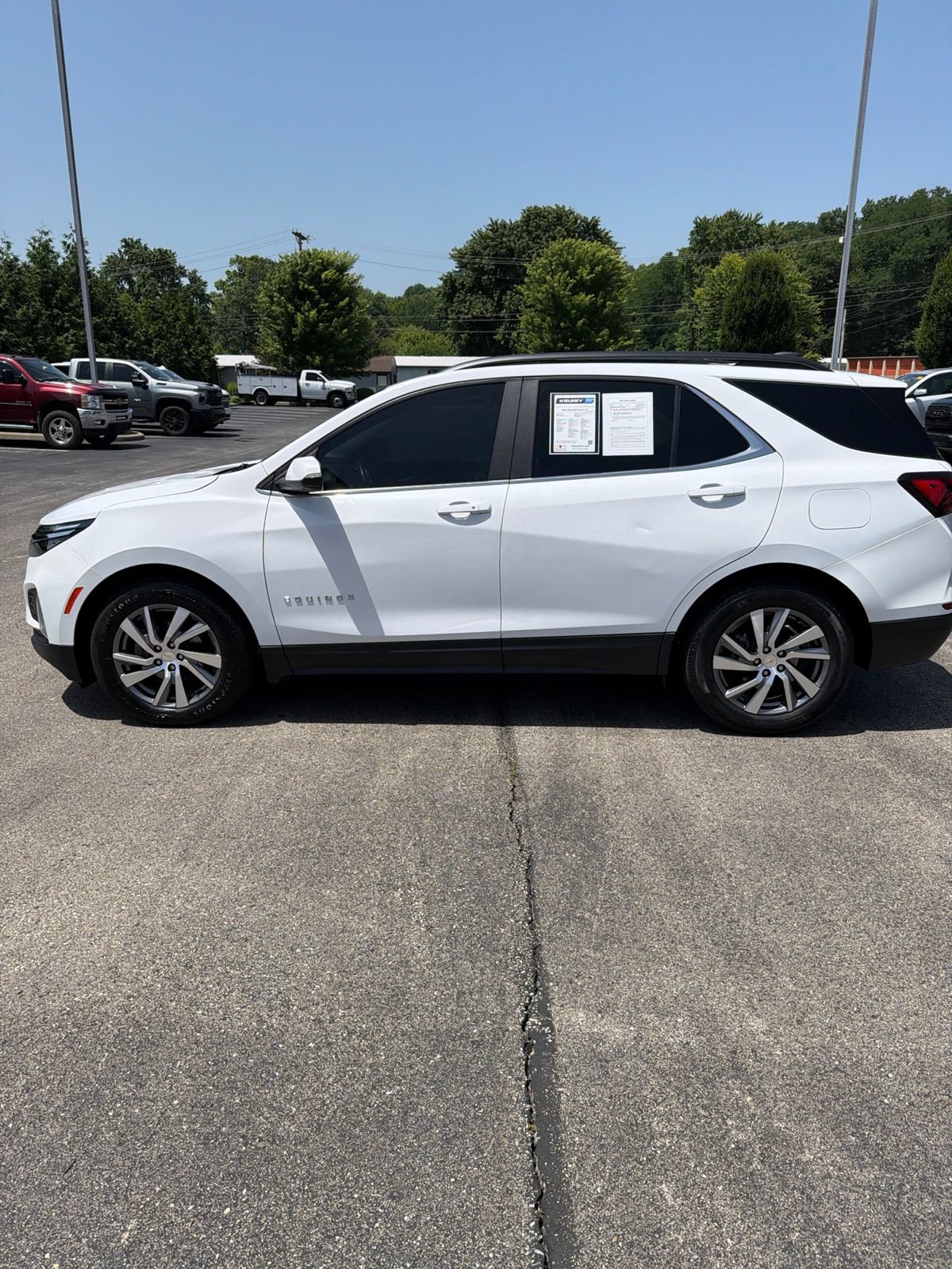Used 2022 Chevrolet Equinox LT FWD image 2
