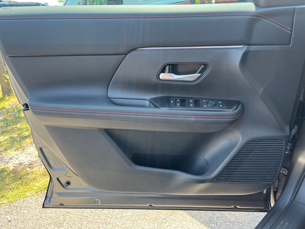 New 2027 Nissan Kicks SR w/ SR Premium Package FWD image 12