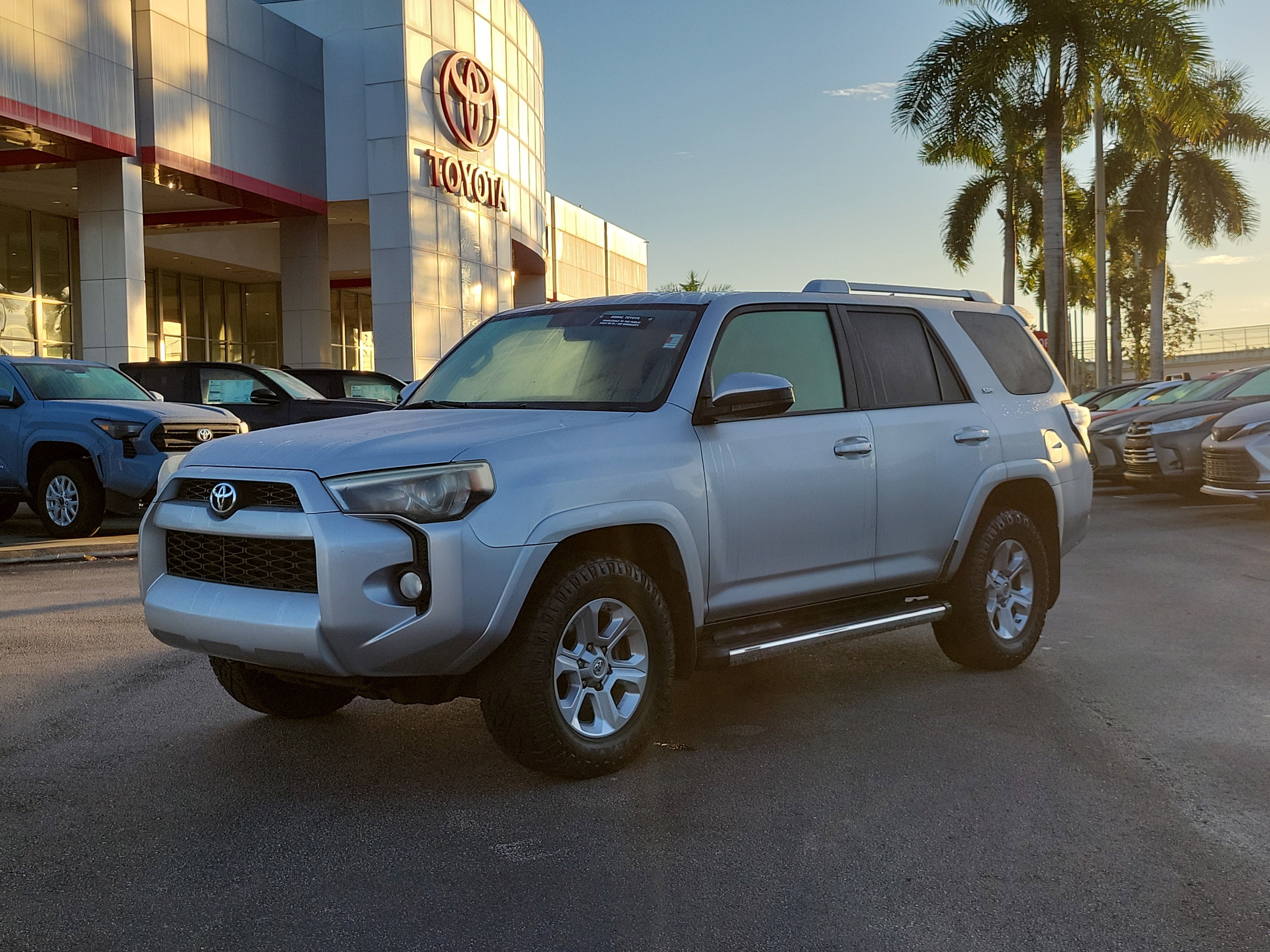 Used 2014 Toyota 4Runner SR5 image 2