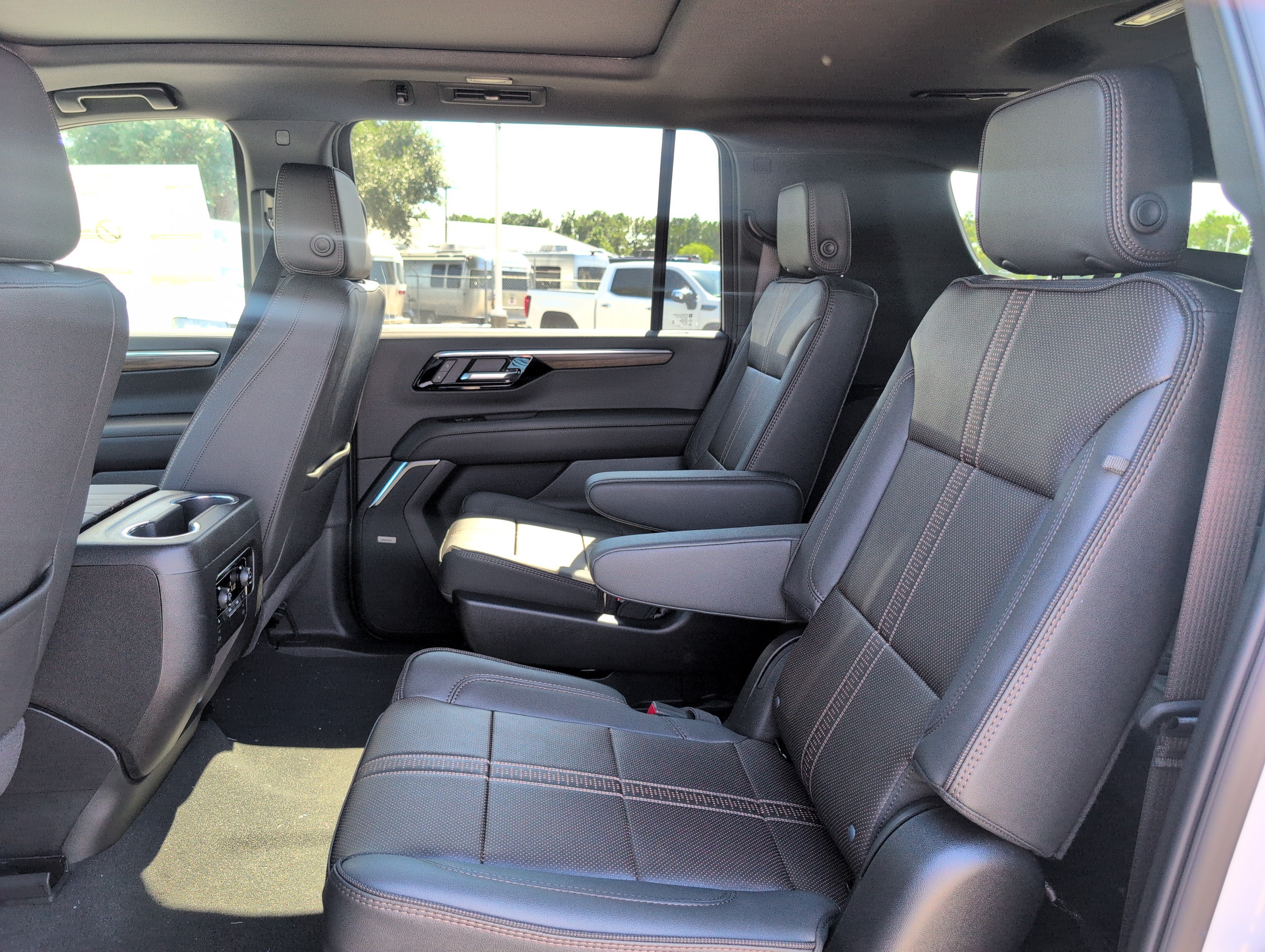 New 2026 Chevrolet Suburban High Country RWD image 34