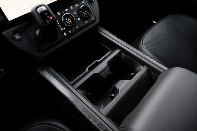 New 2026 Land Rover Defender 110 OCTA AWD/4WD image 32