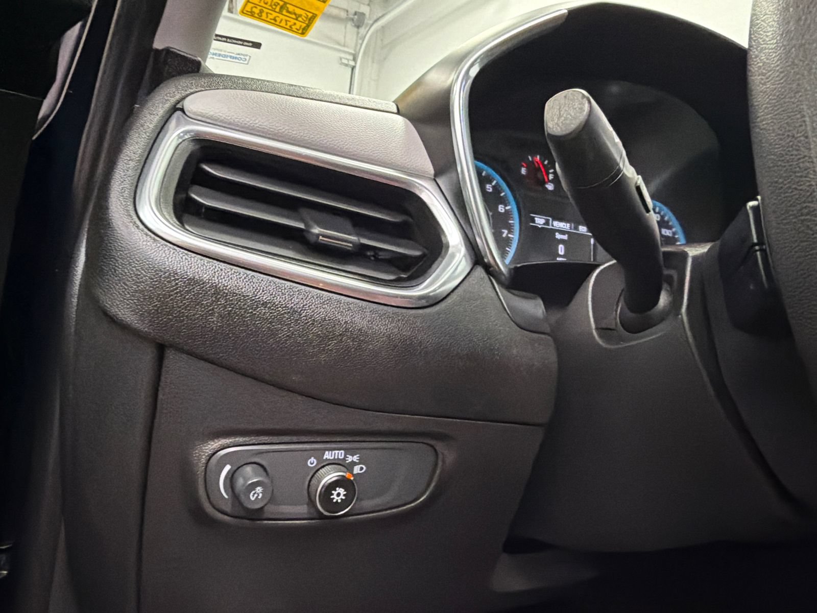 Used 2020 Chevrolet Equinox LS AWD/4WD image 29