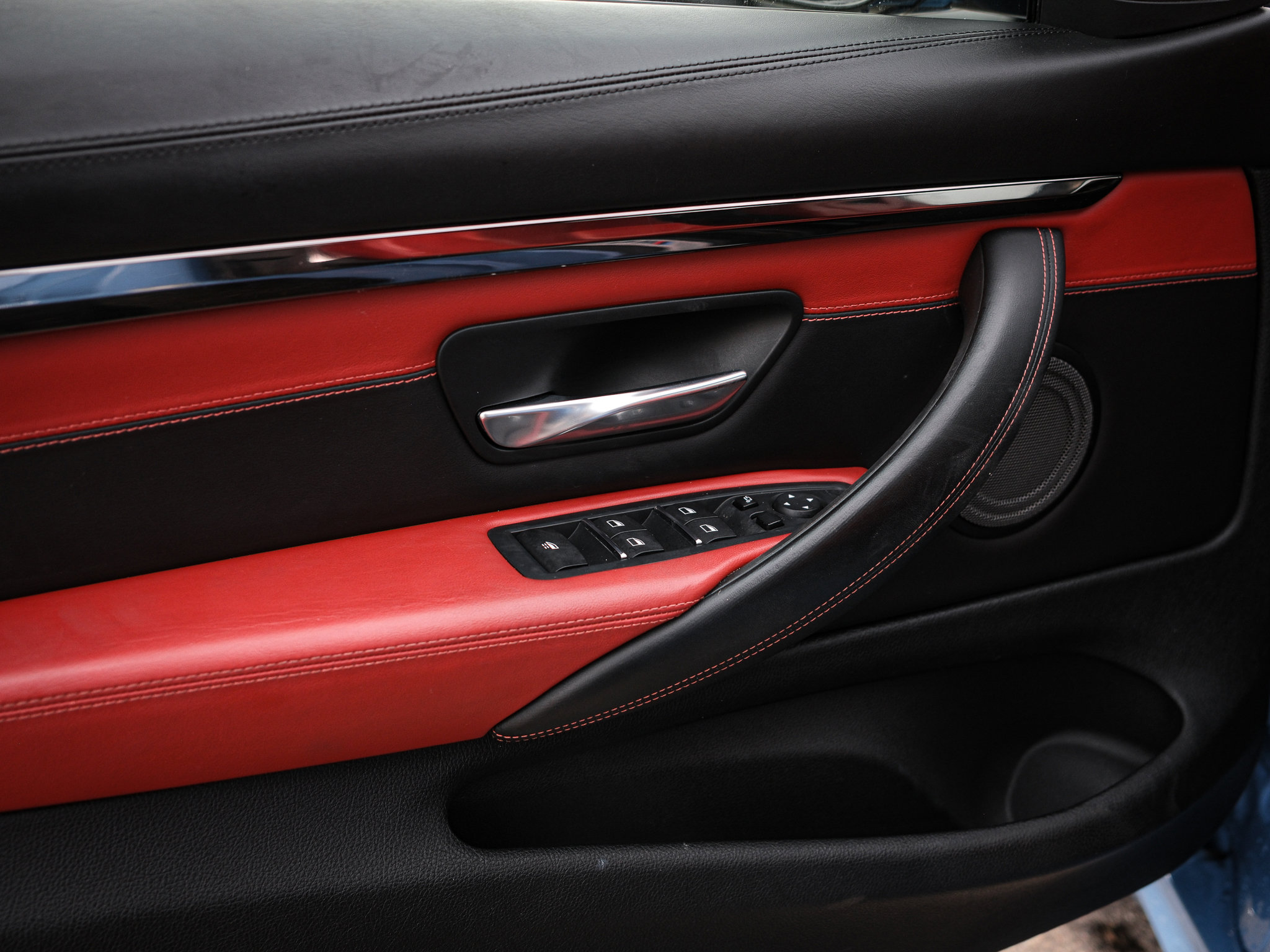 Used 2018 BMW M4 Convertible image 15