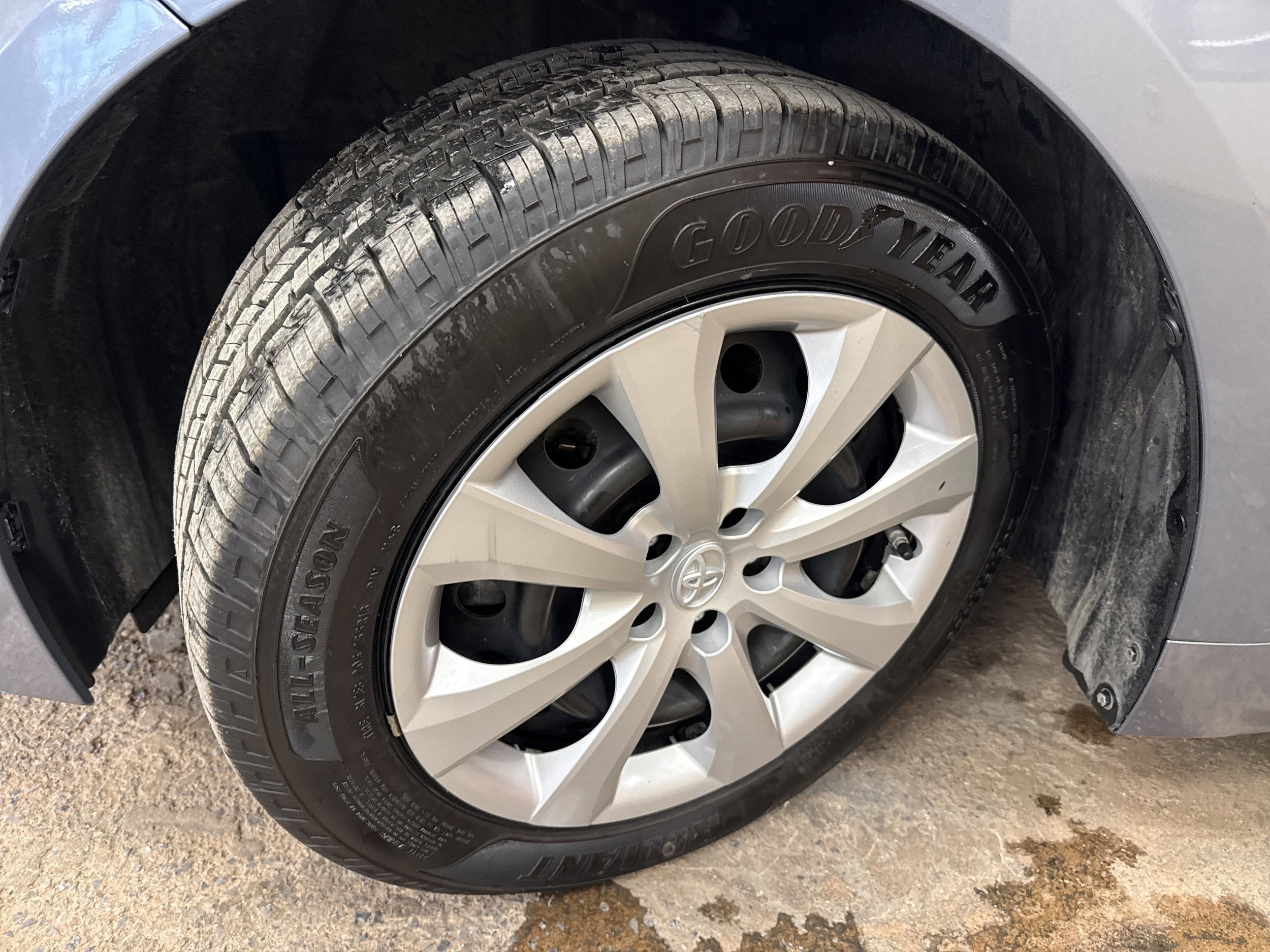 Used 2022 Toyota Corolla LE FWD image 15