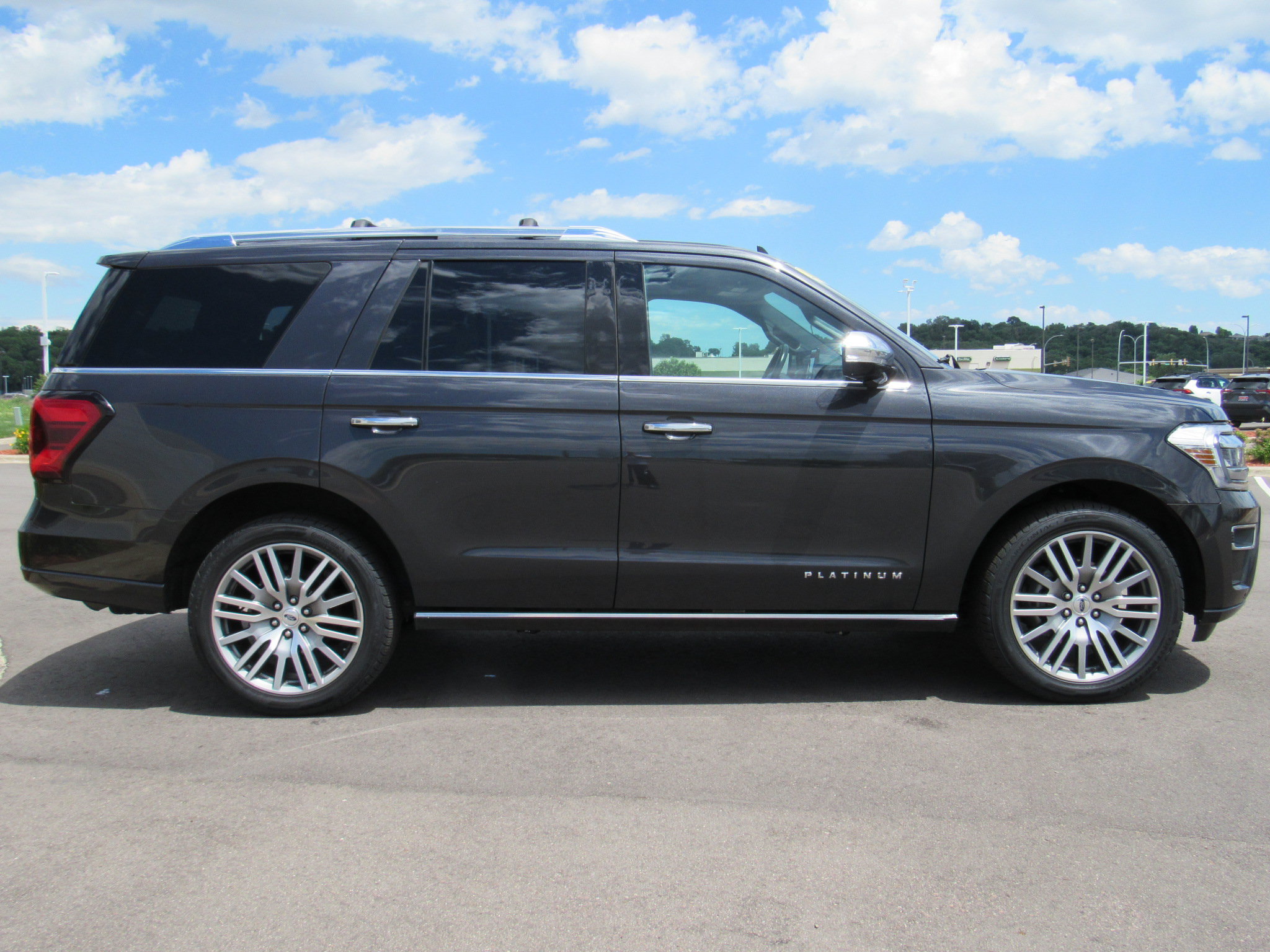 Used 2022 Ford Expedition Platinum AWD/4WD image 5