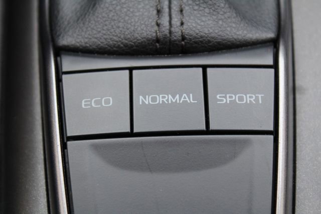 Used 2023 Toyota Camry SE image 16